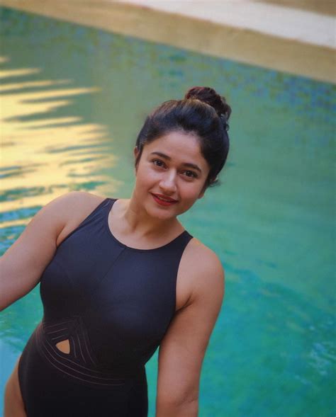 tamil bikini|Poonam Bajwa: பிகினி பேபியாக மாறி.. நீச்சல்。